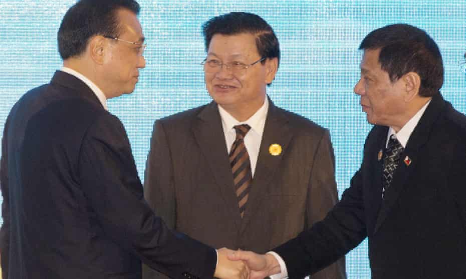 Philippines’ president Rodrigo Duterte, right, shakes hand with Chinese premier Li Keqiang,as Laos’ prime minister Thongloun Sisoulith, watches during the 19th ASEAN-China summit. 