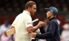 Stuart Broad shakes hands with England captain Joe Root after the fourth Ashes Test at Sydney Cricket Ground