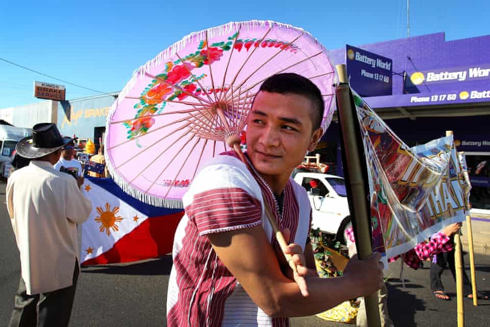 Wah Doh a Burmese Karenni joins the Multicultural Tamworth floats during the annual Tamworth Country Music Festival Cavalcade on January 28, 2017.