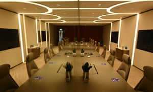 A general view of the Connect@Changi meeting room installed with glass divider.