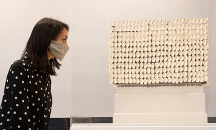 A National Gallery assistant looks at 850 Improntas (850 Imprints) by Teresa Margolles, proposed for the fourth plinth.