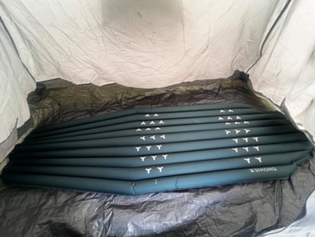 Linda Geddes testing camping mattresses: SIMOND