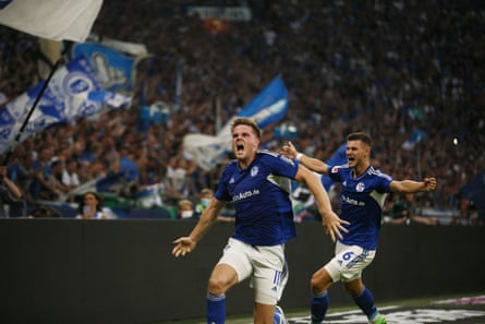 Marius Bülter celebrates after equalising for Schalke against Gladbach in injury time