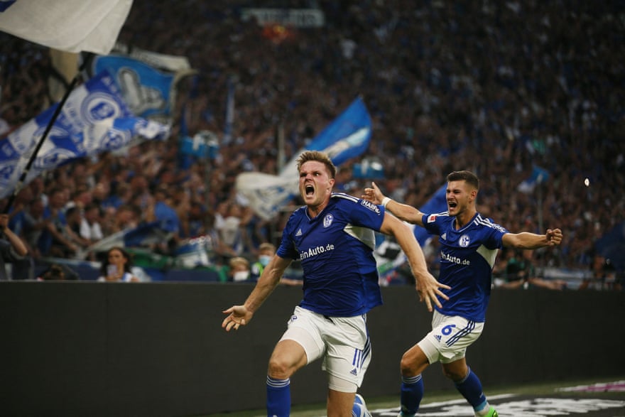 Marius Bülter celebrates after equalizing for Schalke against Gladbach in injury time