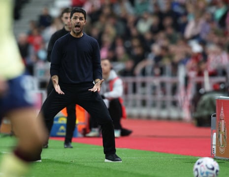 Arsenal manager Mikel Arteta reacts on the touchline at Sunderland