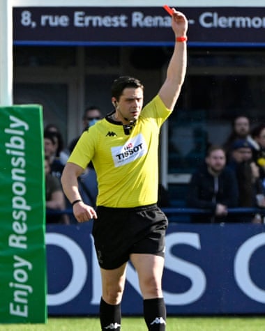 Georgian referee Nika Amashukeli sends off Leicester’s Guy Porter for seemingly accidental head contact with Clermont’s Fritz Lee on Saturday.