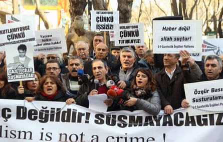 A demonstration in Ankara, in support of Dündar and Gül.