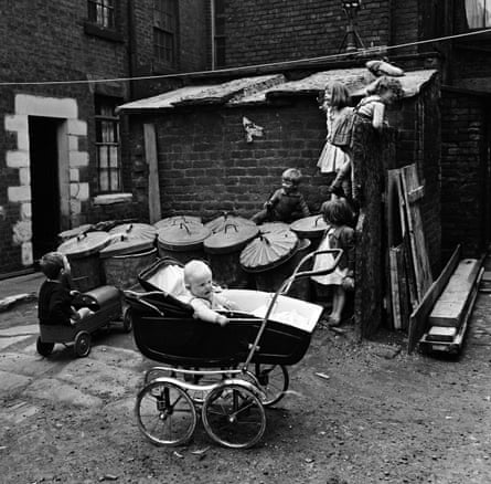 Slum Housing in Dickenson Street, OldhamChildren playing outside slum housing Number Two Court, Dickenson Street, Oldham, 1st June 1962. (Photo by Howard Walker/Mirrorpix/Getty Images)