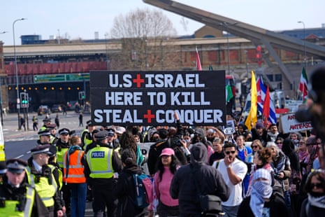 People during a protest in central London to highlight opposition to the ongoing conflict in the Middle East and restrictions against Cuba. 22 March, 2026.