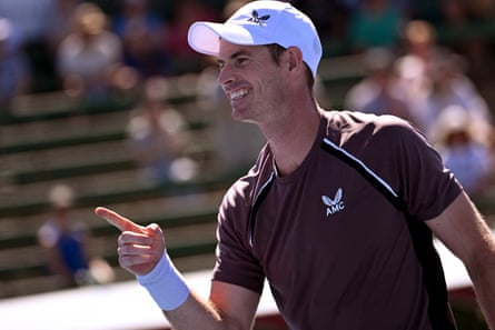 Andy Murray celebrates after beating Dominic Thiem 