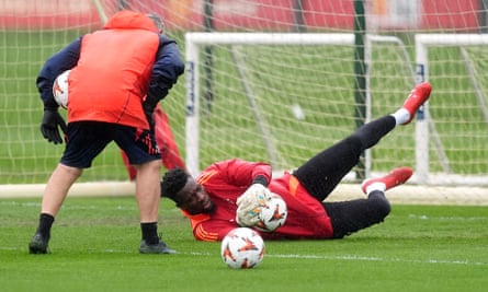 André Onana in Manchester United training.