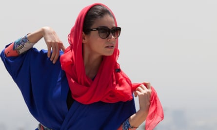 A model wearing an Iranian-style manteaux and scarf.