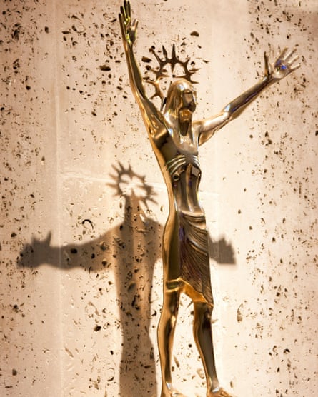 Bronze statue of The Risen Christ by Arthur Dooley, in the Metropolitan Cathedral.