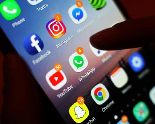 Ofcom: the share of adult UK social media users actively posting, sharing, or commenting falls to 49%, down from 61% in 2024, as users become more selective (Dan Milmo/The Guardian)