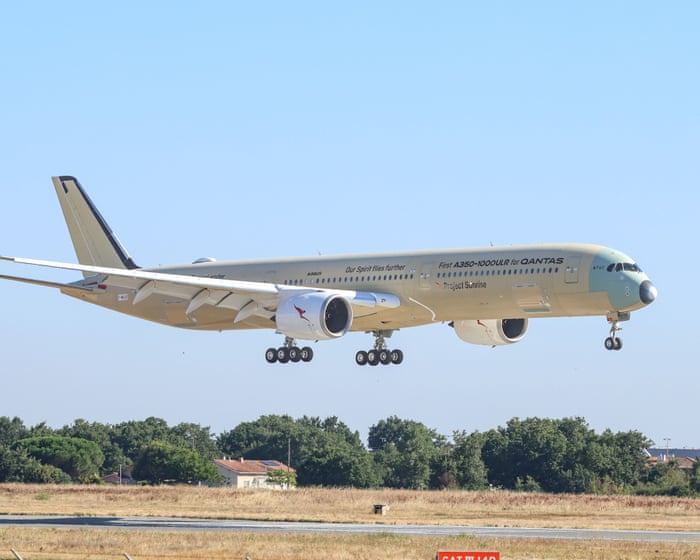 Qantas plane flies for more than 24 hours in record-breaking flight
