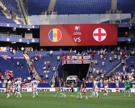 England players acknowledge the fans
