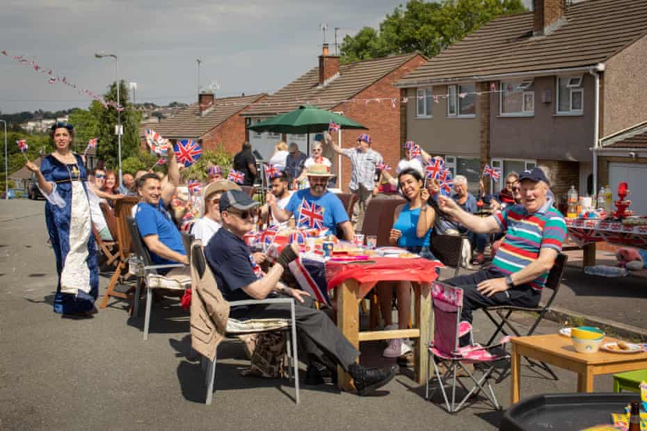 A number of families gather in Pinewood Crescent, Cardiff, for a Platinum Jubilee street party. Here, residents of Pinewood Cresent cheer on the Jubiilee at their street party.