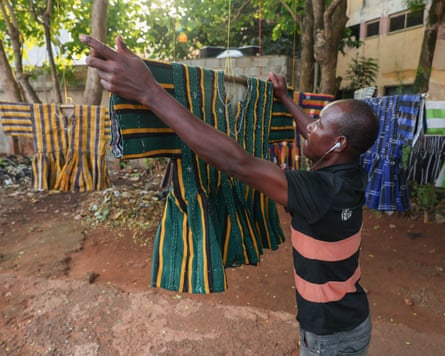 Por que usar roupas tradicionais sempre será político