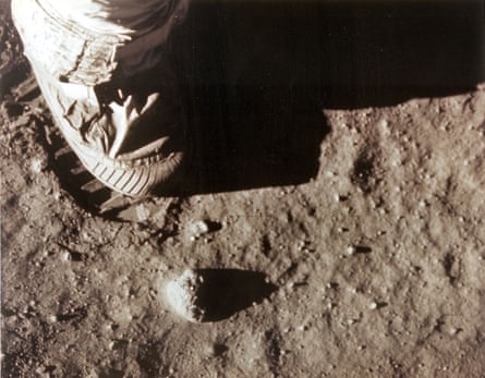 Neil Armstrong’s right foot leaves a footprint in the lunar soil.