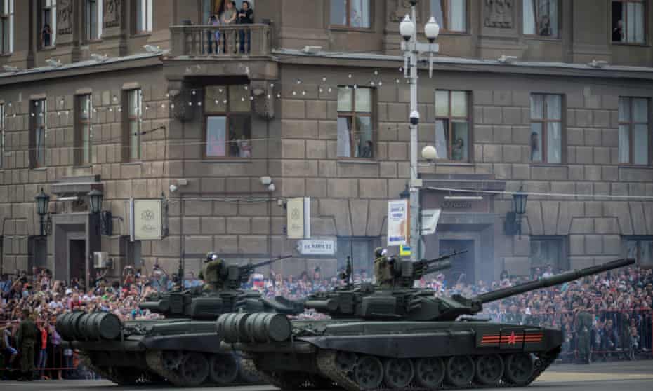 Tanques T-90 en el desfile del Día de la Victoria del 9 de mayo.