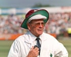 Addio a Dickie Bird leggenda del cricket scomparso all'età di 92 anni