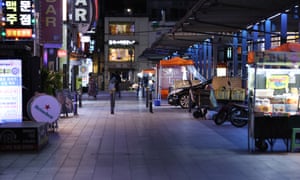 A street in Jongno, usually one of the busiest districts in Seoul, was quiet last night after people were advised to avoid pubs and bars