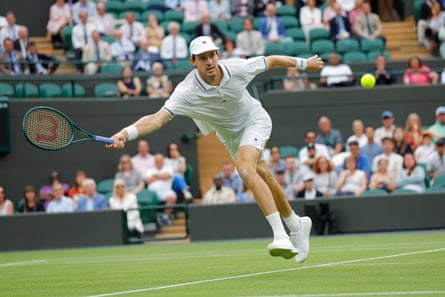 Nicolas Jarry on the stretch against Cameron Norrie