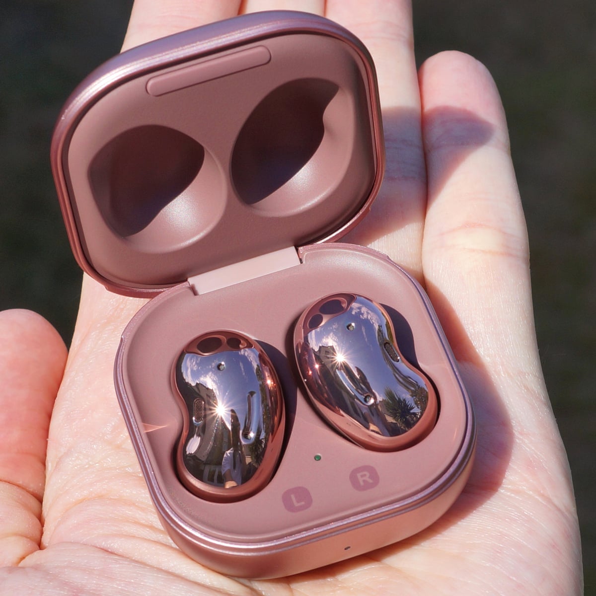 Samsung Galaxy Buds Live review: novel bean-shaped AirPod rivals | Samsung  | The Guardian