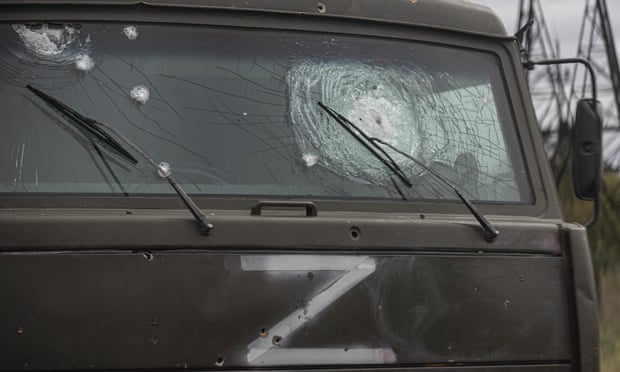 وتركت السيارة العسكرية بعد انسحاب القوات الروسية من بالاكليا بمنطقة خاركيف