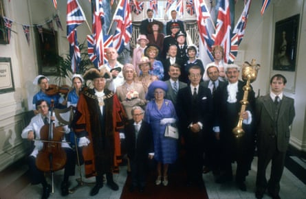 بازیگران بیمارستان بریتانیا در سال 1982.