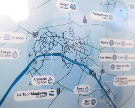 A map is displayed of the operating sites of an underground cooling system in Paris.