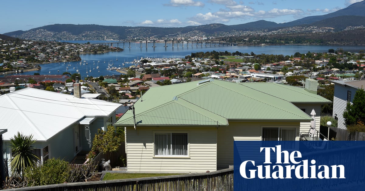 Hobart and southern Tasmania enter snap three-day Covid lockdown