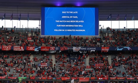 An announcement from Uefa on a big screen at the Stade de France wrongly blames the delay on the ‘late arrival of fans’.