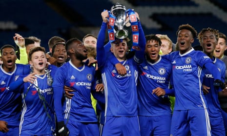 Chelsea's Mason Mount the FA Youth Cup.