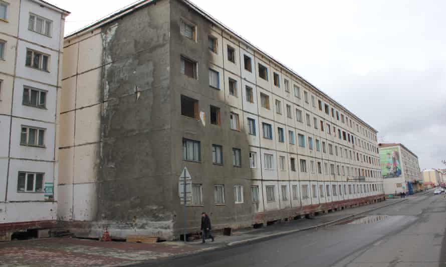 Cracked building in Norilsk
