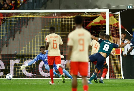 Gabriel Jesus opens the scoring for Arsenal!