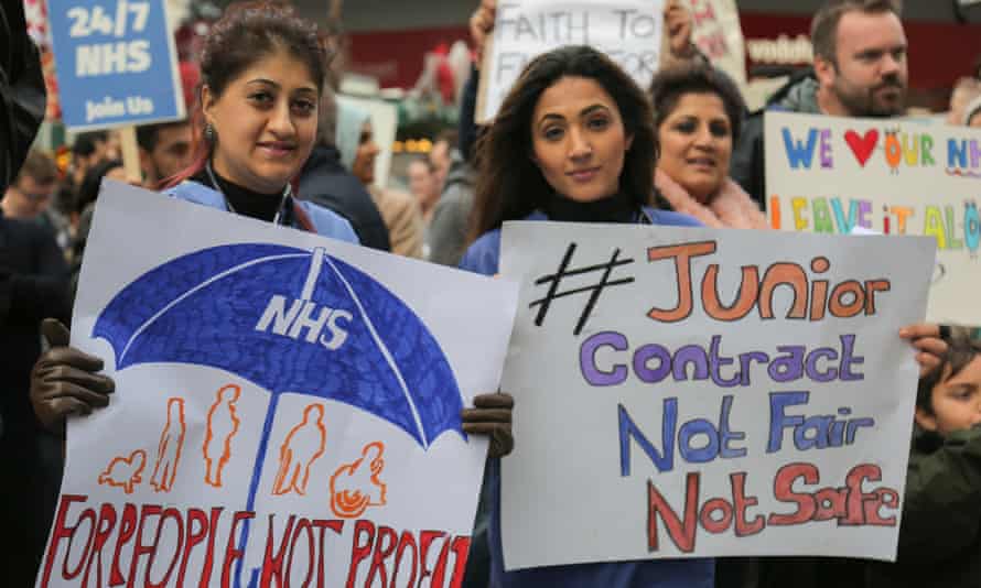 Junior doctors protest over new contract plans