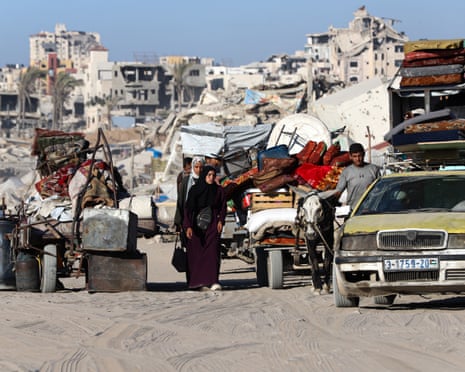 Palestinians proceed to central Gaza as they are displaced by intense Israeli attacks in the north of the territory