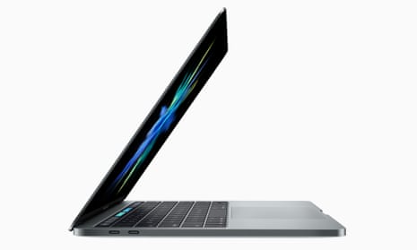 Sleutel Gering eetlust Apple 13in MacBook Pro (2017) review: battery life to get through a working  day | Apple | The Guardian