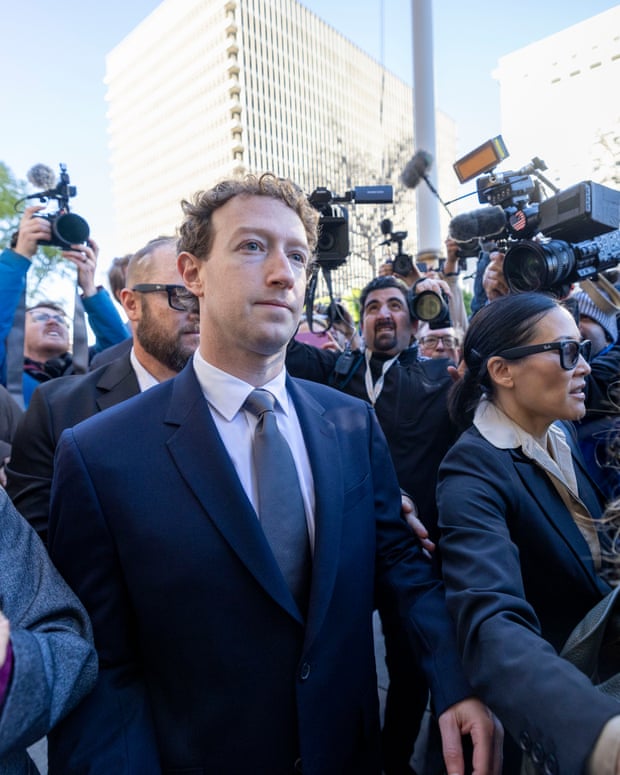 Digital Cage: Come le Big Tech ingegnerizzano il risentimento e la dipendenza Social Media Addiction in Teens: Dopamine Algorithms and the Digital Prison of Generation Alpha