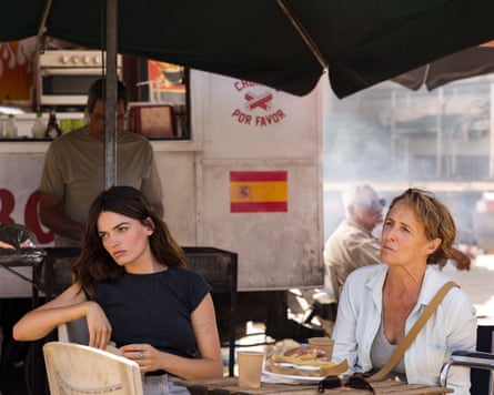 Emma Mackey and Fiona Shaw in Hot Milk.