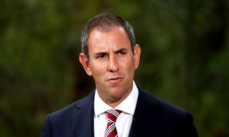 Actualizaciones de noticias en vivo: educación estatal que cuesta a los padres hasta $100,000; Los finalistas de Australia del año se reúnen en Canberra 4 El tesorero Jim Chalmers ha escrito un ensayo para The Monthly.