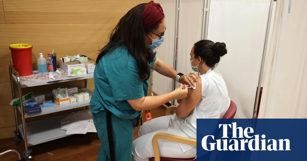 Vaccine booster shots ‘could help reduce spread of Covid cases’