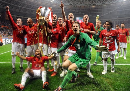 Edwin van der Sar at the centre of Manchester United celebrations after the team beat Chelsea to win the Champions League in 2008.