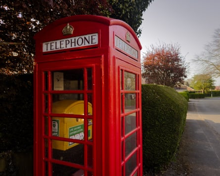 Defibrillator mounted in a telephone box