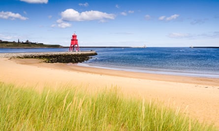 Le phare de l'épi à South Shields se trouve à l'embouchure de la rivière Tyne