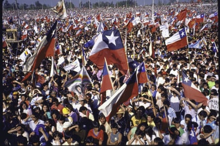 Crowds of people with Chilean flags