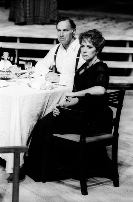 Geoffrey Palmer (Porfiry) and Penelope Wilton (Anna) in Piano by Trevor Griffiths at the National Theatre in 1990.