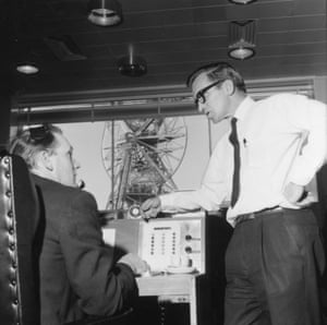 Tom Reid issues directions to Honeysuckle’s servo operator, Brian Bell. Visible through the window is the dish’s support structure.