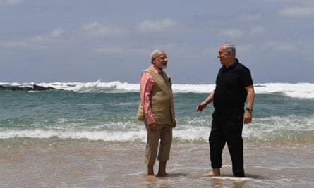 Netanyahu, right, and Modi in 2017